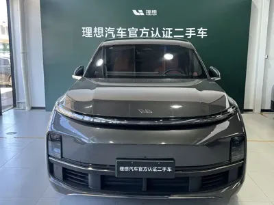 Li Auto Li L8 2022, 18000 км, за 205000 CNY