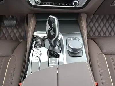 BMW 5 Series 2022, 52000 км, за 243800 CNY - фото 9