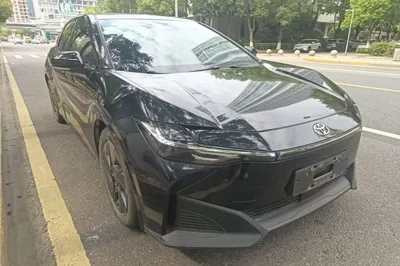 Toyota bZ3 2023, 27900 км, за 86352.52 CNY