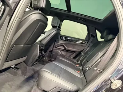 Porsche Cayenne Hybrid 2022, 65000 км, за 380000 CNY - фото 12