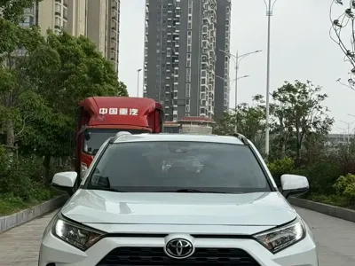 Toyota RAV4 2021, 30000 км, за 105800 CNY