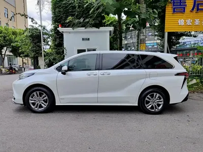 Toyota Sienna 2024, 8000 км, за 218000 CNY