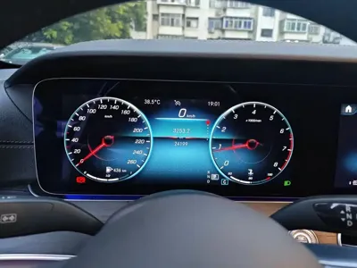 Mercedes-Benz E-Class 2022, 24100 км, за 246400 CNY - фото 12