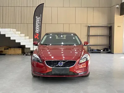 Volvo V40 2016, 110000 км, за 33800 CNY