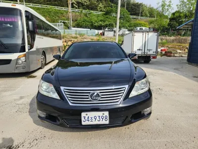 Lexus LS · 2010 год
