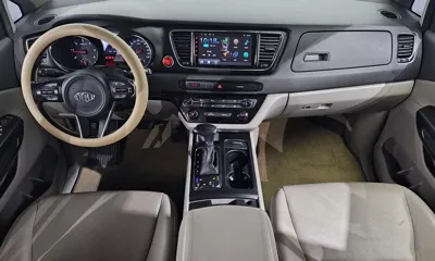 Kia Canival 2017, 201358 км, за 6700000 KRW - фото 7