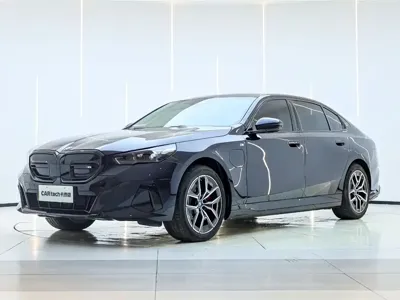 BMW i5 · 2025 год