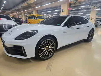 Porsche Panamera · 2025 год