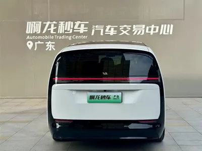 Li Auto Li MEGA 2025, 23500 км, за 473800 CNY
