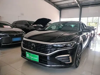 Volkswagen Passat 2024, 25400 км, за 121300 CNY