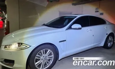 Jaguar XF · 2012 год