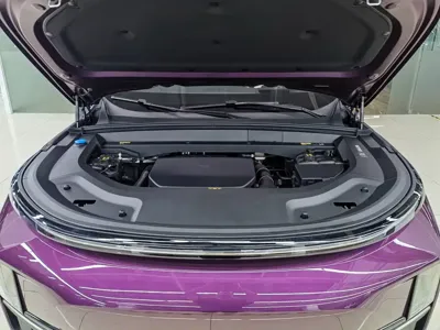 Li Auto Li L9 2025, 9200 км, за 335800 CNY