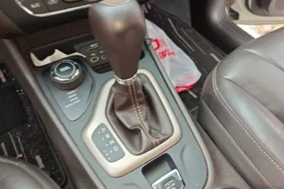 Jeep Cherokee 2017, 132000 км, за 53656.37 CNY - фото 12
