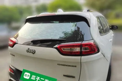 Jeep Cherokee 2016, 137500 км, за 40971.36 CNY