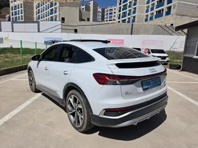 Audi Q4 e-tron 2022, 62443 км, за 9020000 KRW