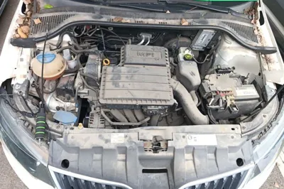 Skoda Fabia 2016, 26600 км, за 38578.48 CNY - фото 17