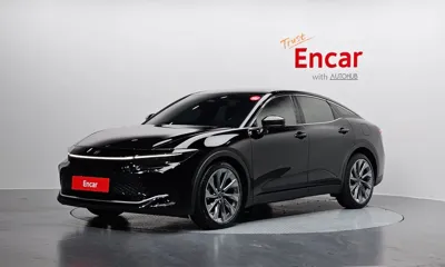 Toyota Crown · 2023 год