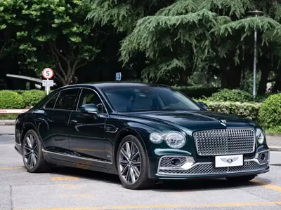 Bentley Flying Spur PHEV 2023, 16000 км, за 2118000 CNY
