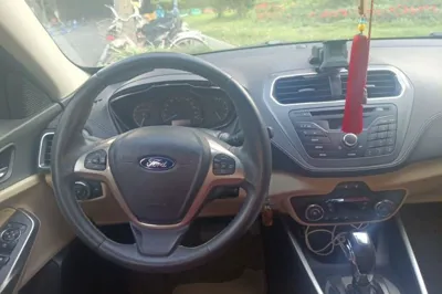 Ford Escort 2015, 76900 км, за 26767.25 CNY - фото 9