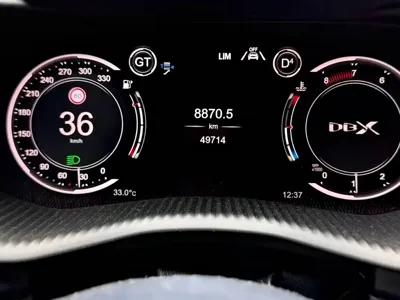 Aston Martin DBX 2021, 49000 км, за 1038000 CNY