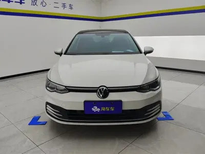 Volkswagen Golf 2023, 28500 км, за 95800 CNY
