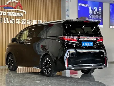 Toyota Vellfire 2025, 3000 км, за 848000 CNY