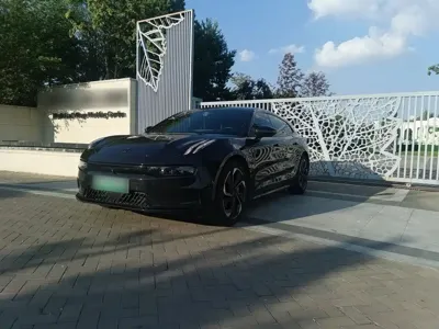 Zeekr 001 · 2022 год