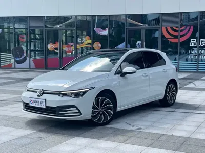 Volkswagen Golf · 2023 год