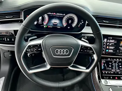 Audi A8 2025, 9000 км, за 700300 CNY - фото 15