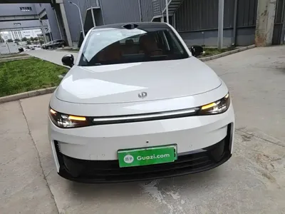 Leapmotor Leapmotor C10 2026, 2700 км, за 122800 CNY