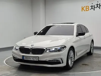 BMW 5-Series · 2018 год