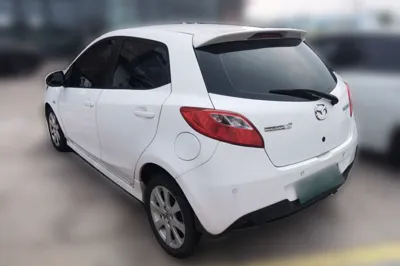 Mazda Mazda 2 2012, 69400 км, за 26082.6 CNY