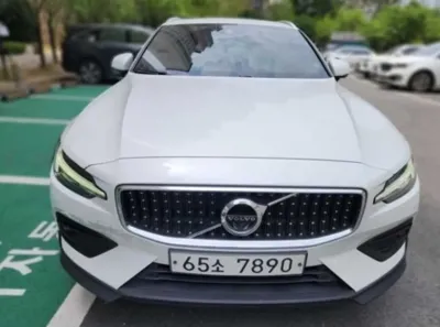 Volvo V60 · 2020 год
