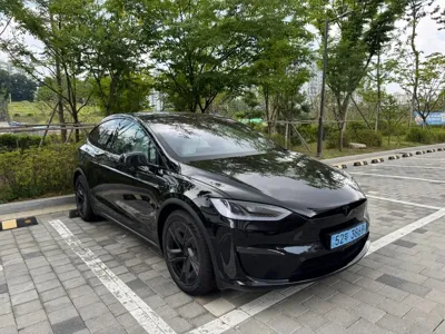 Tesla Model X · 2026 год