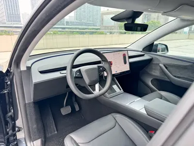 Tesla Model Y 2025, 23000 км, за 253800 CNY