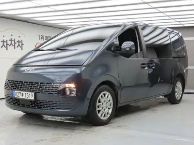 Hyundai Staria · 2023 год