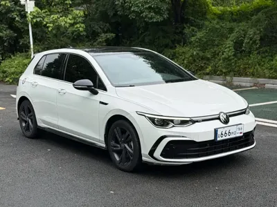 Volkswagen Golf 2022, 49000 км, за 108800 CNY