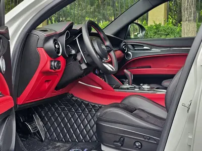 Alfa Romeo Stelvio 2022, 5000 км, за 235000 CNY - фото 6