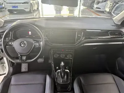 Volkswagen T-Roc 2022, 18000 км, за 108800 CNY