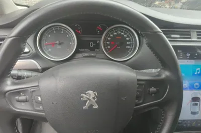 Peugeot 408 2018, 66900 км, за 32351.54 CNY - фото 10