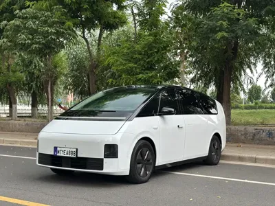 Li Auto Li MEGA 2025, 10000 км, за 396800 CNY - фото 1