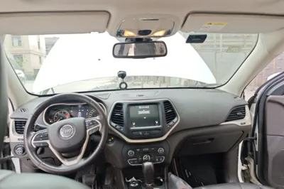 Jeep Cherokee 2017, 132000 км, за 53656.37 CNY - фото 7