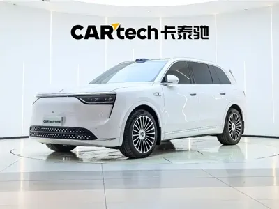 AITO 问界 AITO M8 · 2025 год
