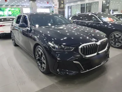 BMW 5 Series 2024, 31600 км, за 332684.45 CNY - фото 3