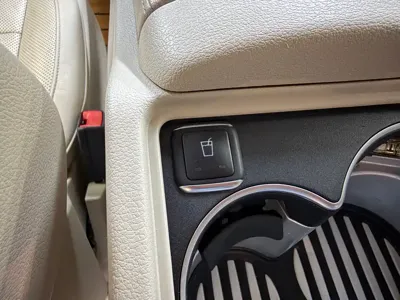 Mercedes-Benz V-Class 2019, 210000 км, за 131700 CNY - фото 23