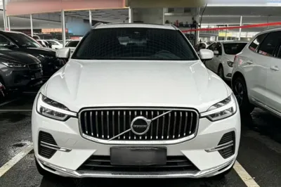 Volvo XC60 2025, 22000 км, за 201514.09 CNY