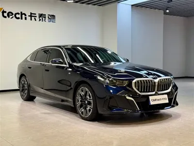 BMW 5 Series 2025, 14000 км, за 319800 CNY