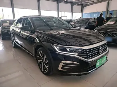 Volkswagen Passat 2024, 25400 км, за 121300 CNY