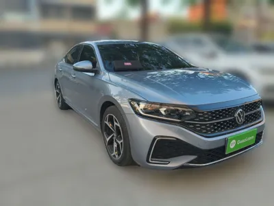 Volkswagen Passat 2023, 40199 км, за 123111.22 CNY