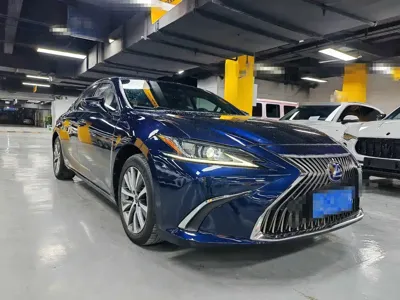 Lexus ES 2020, 60000 км, за 201800 CNY